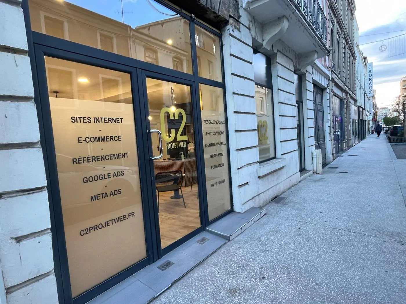 La vitrine de C2 Projet Web, 15 rue Jean Jaurès à Roanne
