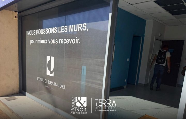 Publication réalisée par C2 Projet Web pour Rouge & Noir Agencement